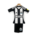 Conjunto Infantil Newcastle l 2024/25 Listrado - Modelo Torcedor