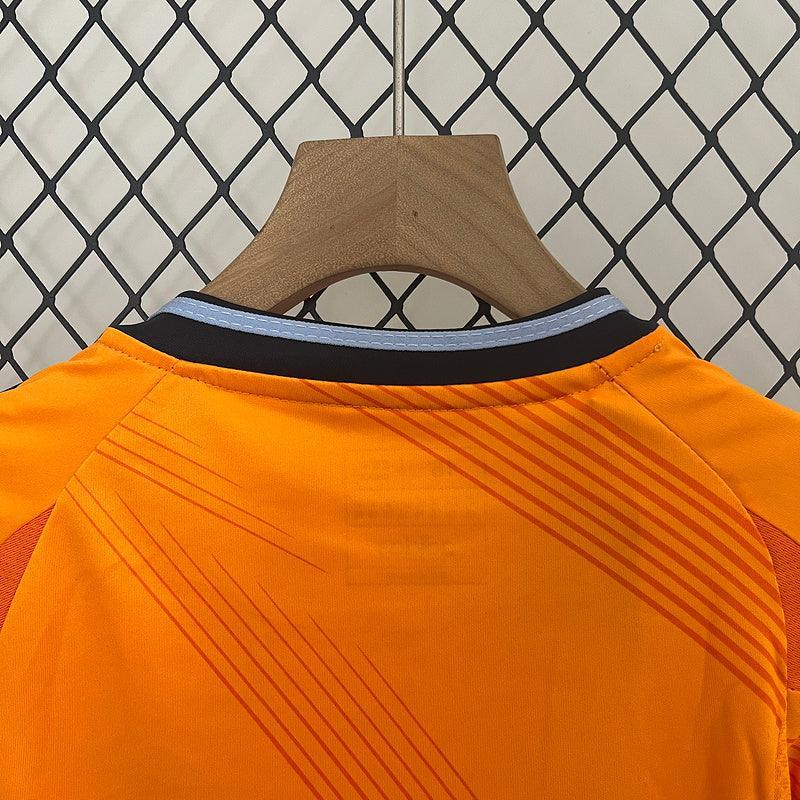 Conjunto Infantil Real Madrid ll 2024/25 Laranja - Modelo Torcedor