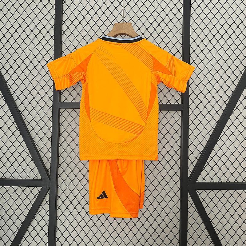 Conjunto Infantil Real Madrid ll 2024/25 Laranja - Modelo Torcedor