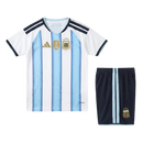 Kit Infantil Argentina I 2026 Branco e Azul, Torcedor Listrada para crianças, Roupas de futebol infantis, Conjunto de torcedor para meninos, Camiseta e calça Argentina 2026, Moda infantil para fãs de futebol, Conjunto listrado Argentina, Roupa de torcida para crianças, Conjunto de futebol infantil, Presentes para pequenos torcedores, Estilo e conforto para jovens fãs, Conjunto de futebol para meninos, Roupas de time para crianças, Torcedor infantil Argentina 2026, Conjunto esportivo listrado para crianças