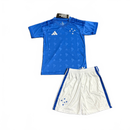 Kit Infantil Cruzeiro 2026/27 Azul, roupa de torcedor Cruzeiro azul, uniforme infantil Cruzeiro, camisa do Cruzeiro para crianças, kit de futebol Cruzeiro, presente para torcedor do Cruzeiro, roupas de time para crianças, camiseta Cruzeiro 26/27, compra online kit Cruzeiro, produtos oficiais Cruzeiro, moda infantil Cruzeiro, kit torcedor Cruzeiro, uniforme de futebol infantil, loja Cruzeiro online, torcedor mirim Cruzeiro