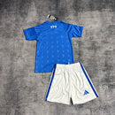 Kit Infantil Cruzeiro 2026/27 Azul, roupa de torcedor Cruzeiro azul, uniforme infantil Cruzeiro, camisa do Cruzeiro para crianças, kit de futebol Cruzeiro, presente para torcedor do Cruzeiro, roupas de time para crianças, camiseta Cruzeiro 26/27, compra online kit Cruzeiro, produtos oficiais Cruzeiro, moda infantil Cruzeiro, kit torcedor Cruzeiro, uniforme de futebol infantil, loja Cruzeiro online, torcedor mirim Cruzeiro