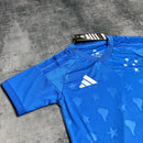 Kit Infantil Cruzeiro 2026/27 Azul, roupa de torcedor Cruzeiro azul, uniforme infantil Cruzeiro, camisa do Cruzeiro para crianças, kit de futebol Cruzeiro, presente para torcedor do Cruzeiro, roupas de time para crianças, camiseta Cruzeiro 26/27, compra online kit Cruzeiro, produtos oficiais Cruzeiro, moda infantil Cruzeiro, kit torcedor Cruzeiro, uniforme de futebol infantil, loja Cruzeiro online, torcedor mirim Cruzeiro