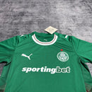 Kit Infantil Palmeiras Home 2026/27 Verde, comprar kit Palmeiras infantil, uniforme Palmeiras criança, kit de futebol Palmeiras, roupa do Palmeiras para crianças, kit de jogo Palmeiras verde, presente para torcedor mirim, uniforme oficial Palmeiras 2026/27, moda infantil Palmeiras, coleção Palmeiras 2026/27, kit esportivo infantil Palmeiras, vestuário Palmeiras para meninos, camisa Palmeiras infantil, shorts Palmeiras criança, futebol Palmeiras para pequenos torcedores