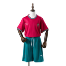 Kit Infantil Portugal Home 26/27 Vermelho, conjunto Portugal I 2026, roupa de torcedor infantil, conjunto de futebol para crianças, uniforme Portugal para crianças, presente para fã de futebol, moda infantil torcedor, conjunto esportivo infantil, roupa de time para crianças, conjunto de torcedor vermelho, vestuário infantil Portugal, conjunto para crianças fãs de futebol, uniforme infantil Portugal 2026, roupa de torcedor para meninos, conjunto de torcida Portugal, compra online conjunto infantil futebol
