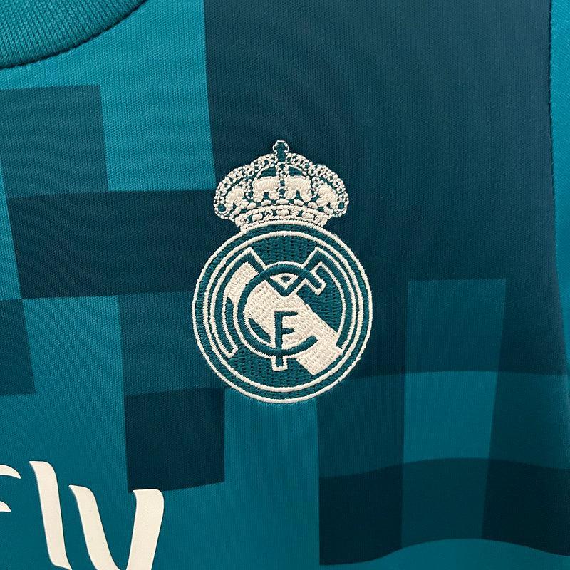 Conjunto Retrô Infantil Real Madrid ll 2017/18 Azul Modelo Torcedor